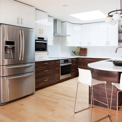 Tela plano branco de alto brilho Matte Brown Timber Veneer dos armários de Shaker Style Particle Board Kitchen
