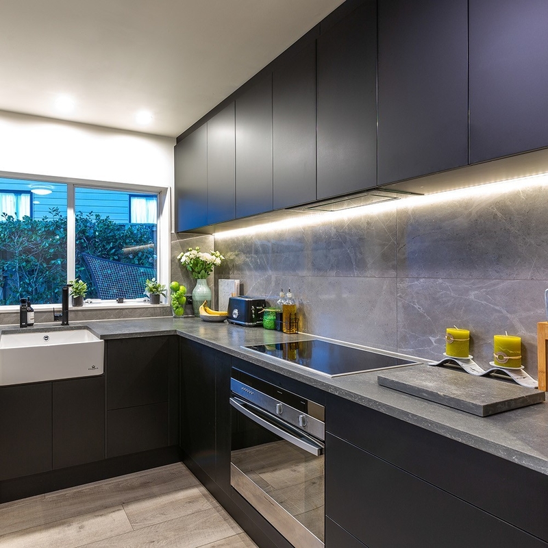 Grupo preto escuro modular luxuoso do armário da cozinha da madeira maciça das unidades em forma de L simples da cozinha