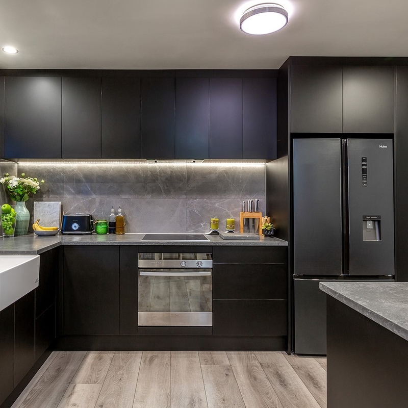 Grupo preto escuro modular luxuoso do armário da cozinha da madeira maciça das unidades em forma de L simples da cozinha