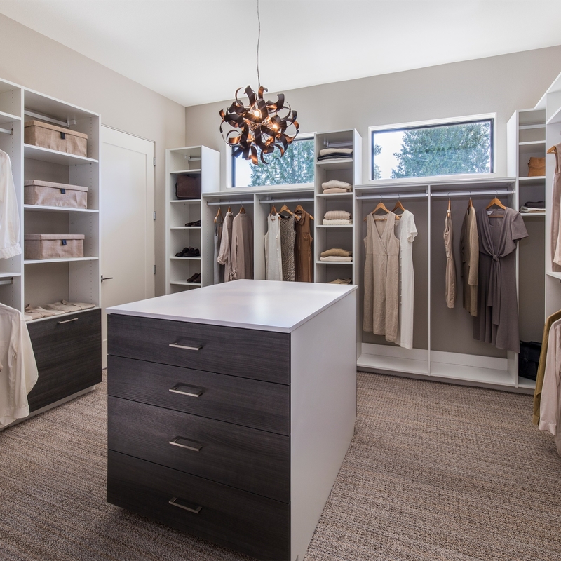 A multi cor luxuosa moderna U dá forma à caminhada do armário no organizador Customized Melamine Bedroom
