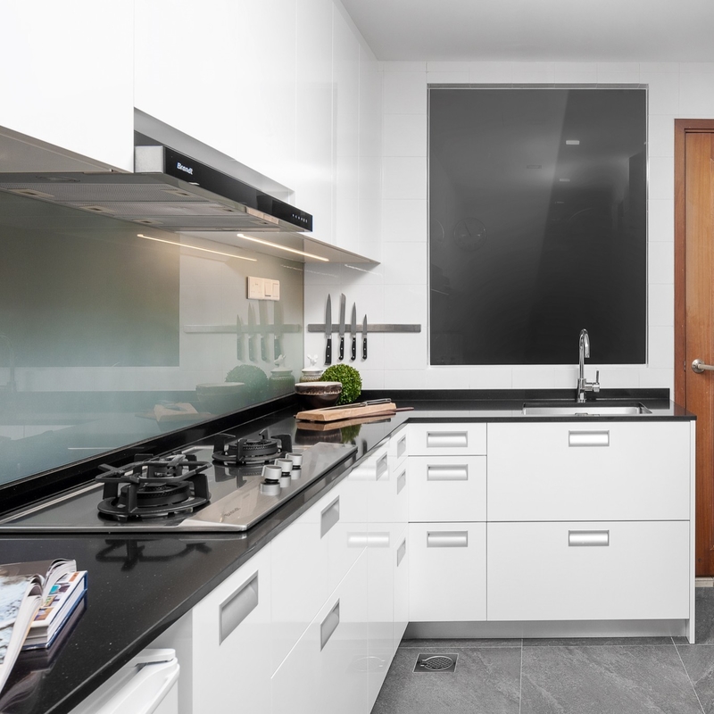 Armário de cozinha branco de alto brilho personalizado do PVC feito do painel impermeável da porta do MDF