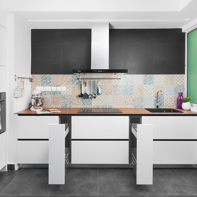 As chegadas novas L dão forma a armários de cozinha pequenos da parede do PVC de Mini Kitchen Cabinet Wooden para o apartamento