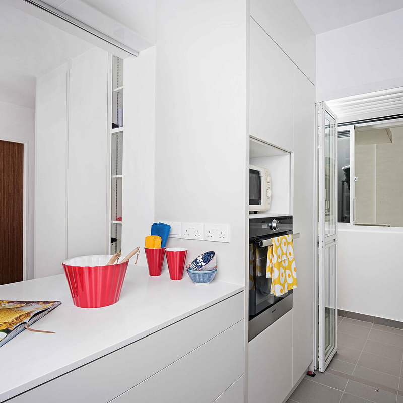 O armário de cozinha barato do preço do tamanho pequeno ajusta o armário de cozinha branco do projeto da melamina
