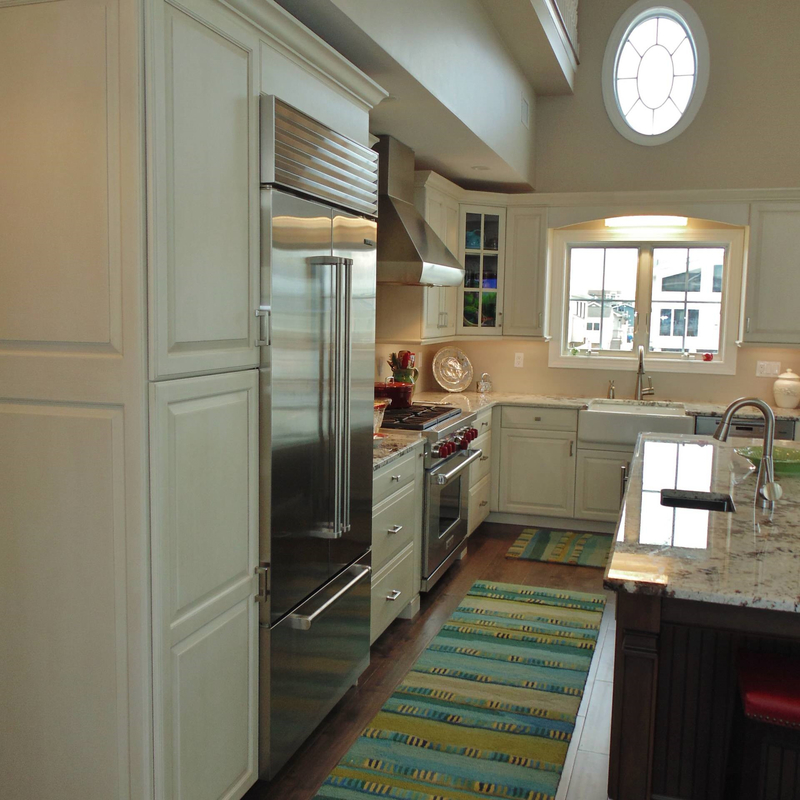 O estilo rústico L dá forma ao fabricante branco do armário de Matt Wooden Kitchen Cabinet From Guangdong da madeira maciça