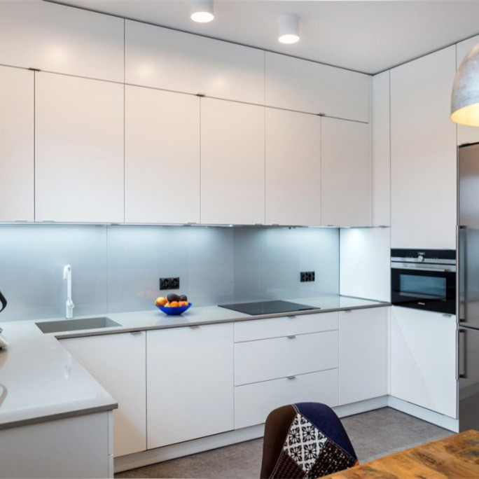 O projeto moderno o mais atrasado U dá forma ao armário de parede moderno da cozinha da laca de alto brilho para o apartamento da casa da casa de campo
