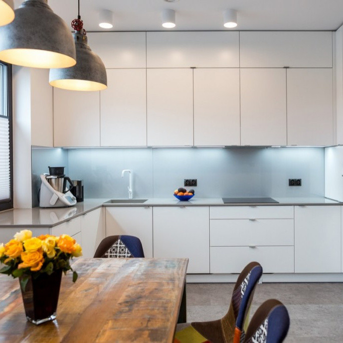 O projeto moderno o mais atrasado U dá forma ao armário de parede moderno da cozinha da laca de alto brilho para o apartamento da casa da casa de campo