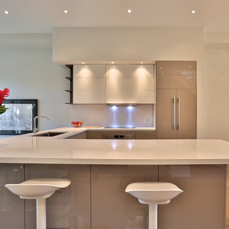 U dá forma ao armário de suspensão de alto brilho branco e de Grey Lacquer Kitchen Furniture Wall de cozinha com projeto Handless