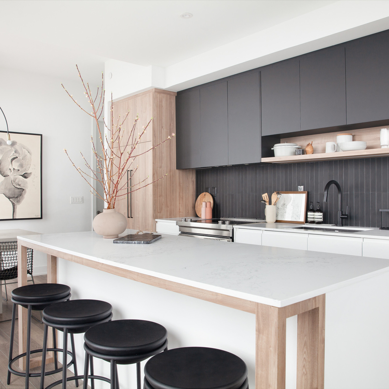 O foco de Matte White And Grey Lacquer no armário de cozinha moderno luxuoso do projeto do armário ajustou a embalagem montada