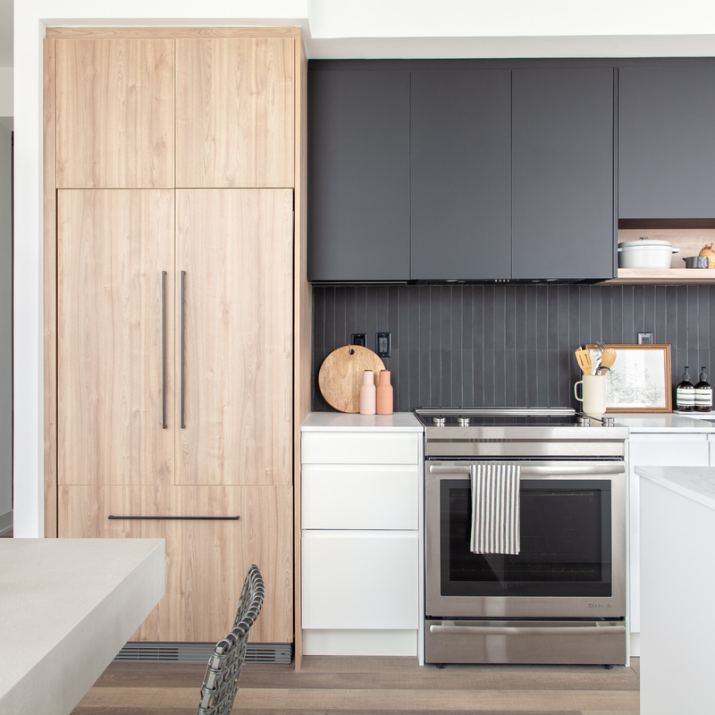 O foco de Matte White And Grey Lacquer no armário de cozinha moderno luxuoso do projeto do armário ajustou a embalagem montada