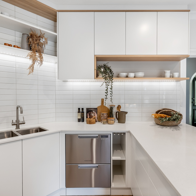 U dá forma a armários de cozinha de Matte White Melamine Small Modular com projeto Handless para o apartamento