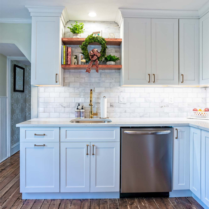 Mobiliário de apartamento moderno americano popular em forma de L Armário de cozinha de folha de alumínio branco Shaker conjunto completo
