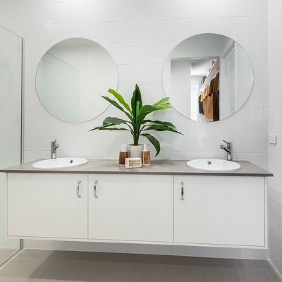 Armário de banheiro liso branco da melamina de Matte Wall Mounted Bathroom Vanity com quartzo
